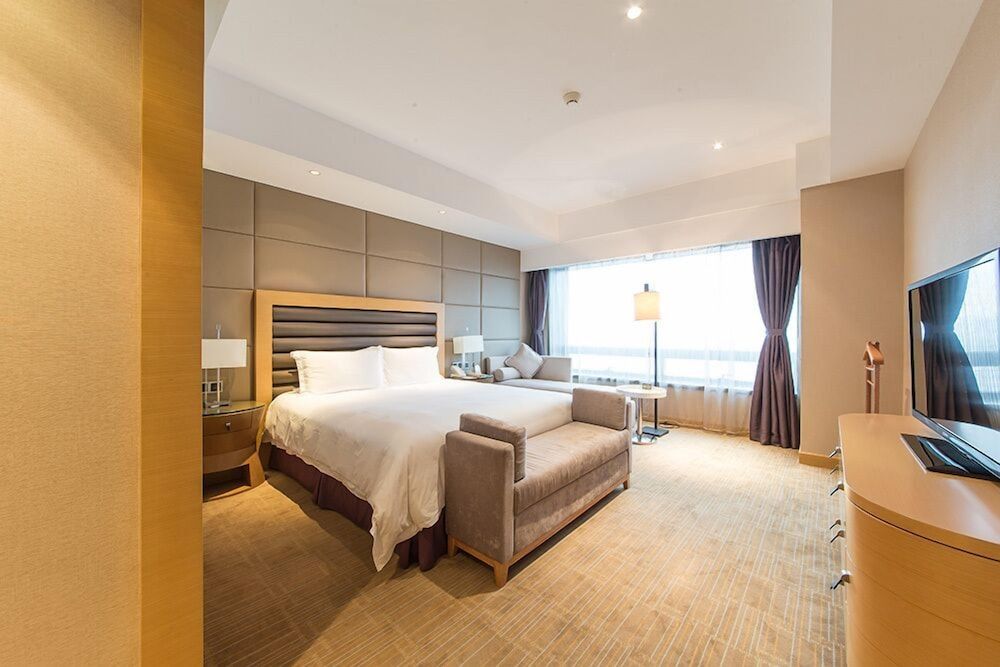 undefined Shanghai HongQiao Airport Hotel 8