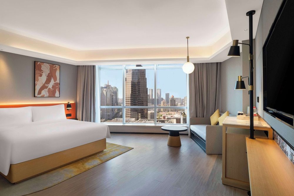 Basic Room, 1 King Bed