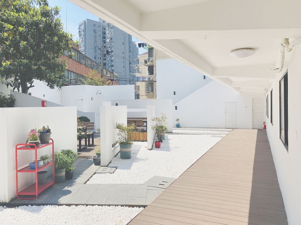 undefined Hidden Garden International Youth Hostel - Oriental Pearl & Lujiazui 7