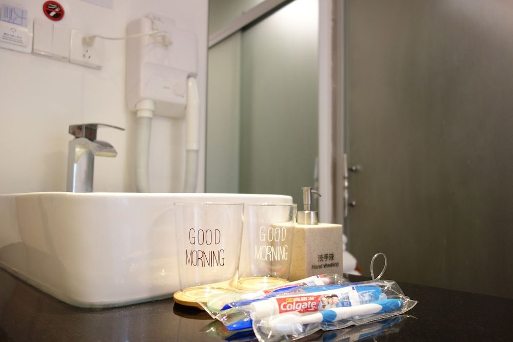 Hidden Garden International Youth Hostel - Oriental Pearl & Lujiazui Basic Double Room 5