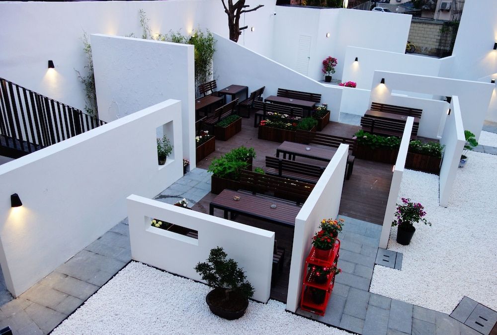undefined Hidden Garden International Youth Hostel - Oriental Pearl & Lujiazui 9