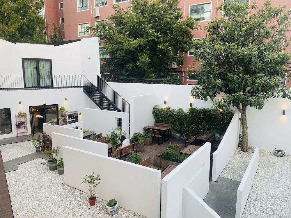 undefined Hidden Garden International Youth Hostel - Oriental Pearl & Lujiazui 4