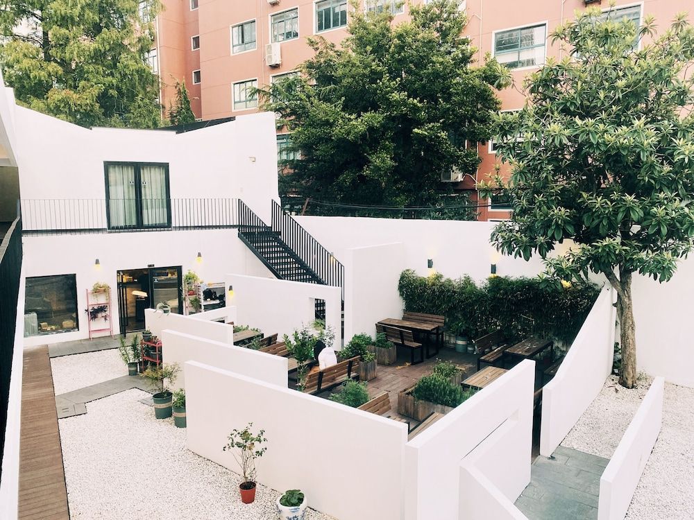 undefined Hidden Garden International Youth Hostel - Oriental Pearl & Lujiazui 10