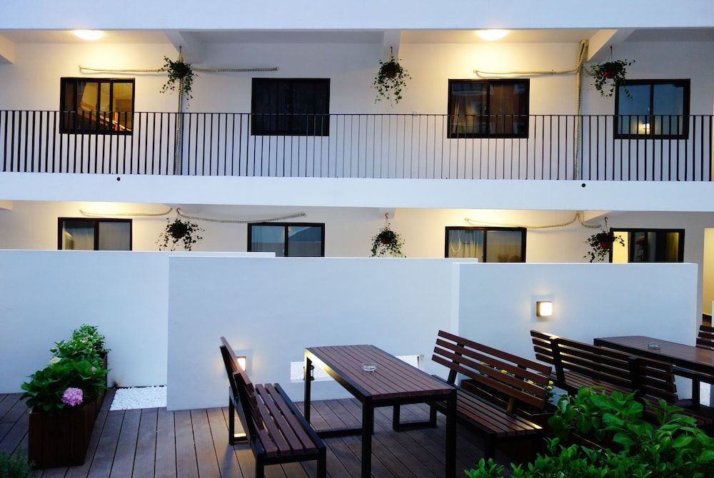undefined Hidden Garden International Youth Hostel - Oriental Pearl & Lujiazui 3