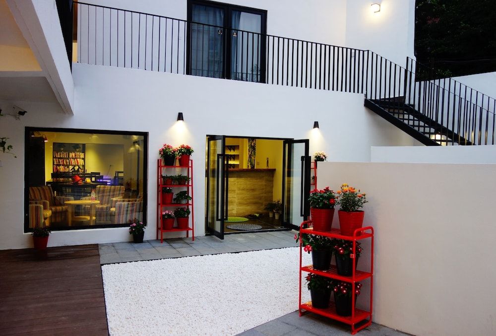 undefined Hidden Garden International Youth Hostel - Oriental Pearl & Lujiazui 6