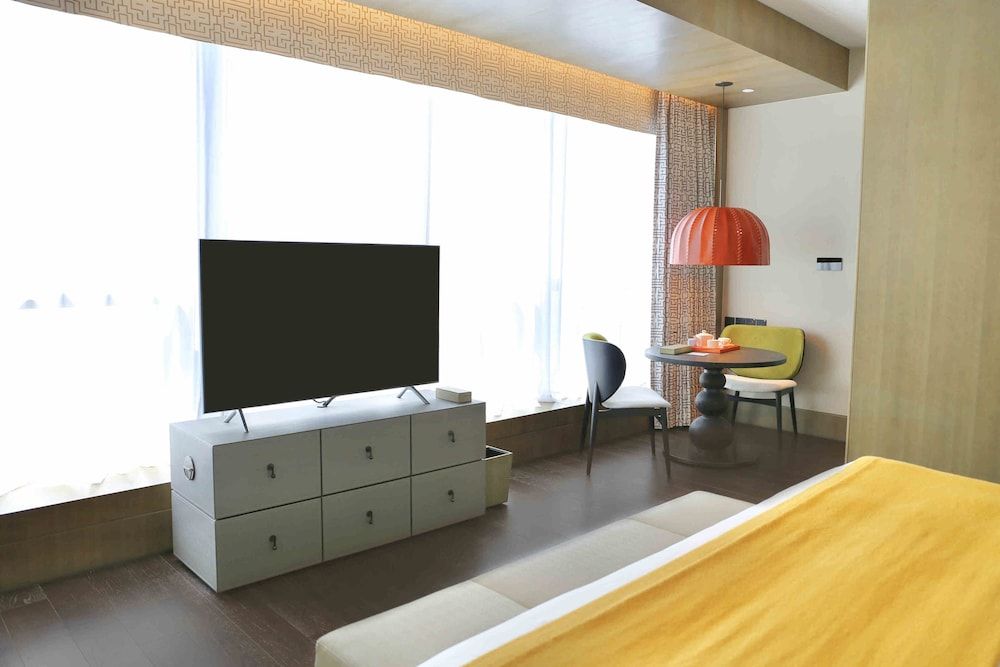 MGM Shanghai West Bund Standard Room, 1 King Bed 6