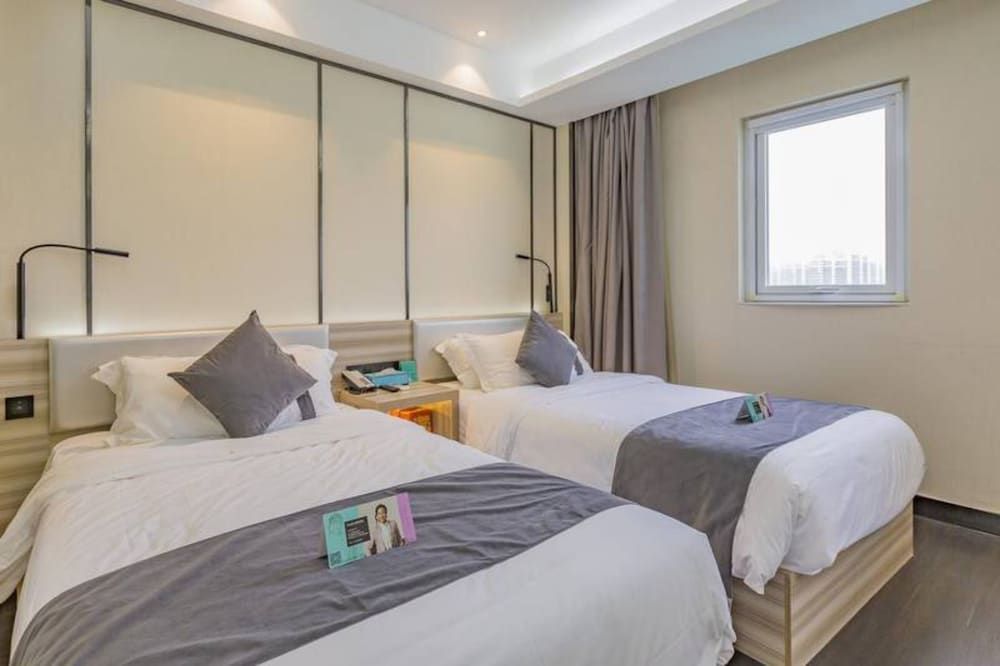 Signature Twin Room