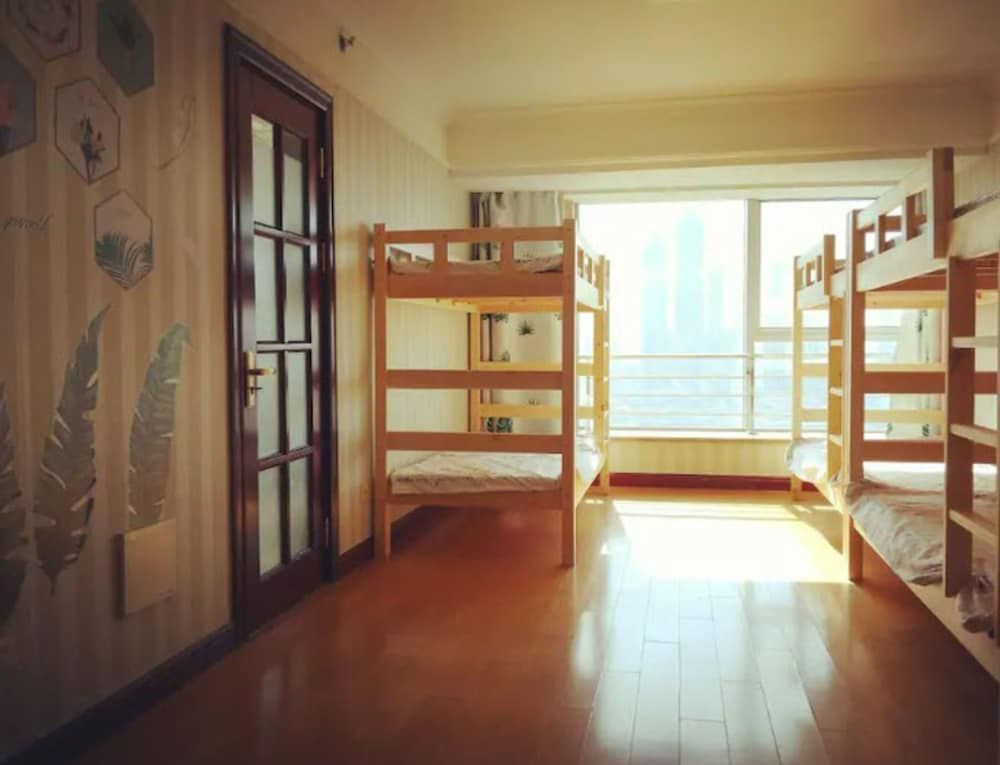 Shared Dormitory, Men only