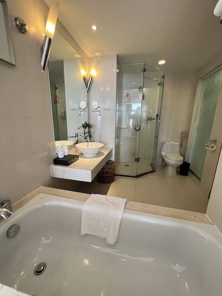 Waika Hotel Luxury Twin Room (business room main building) 5