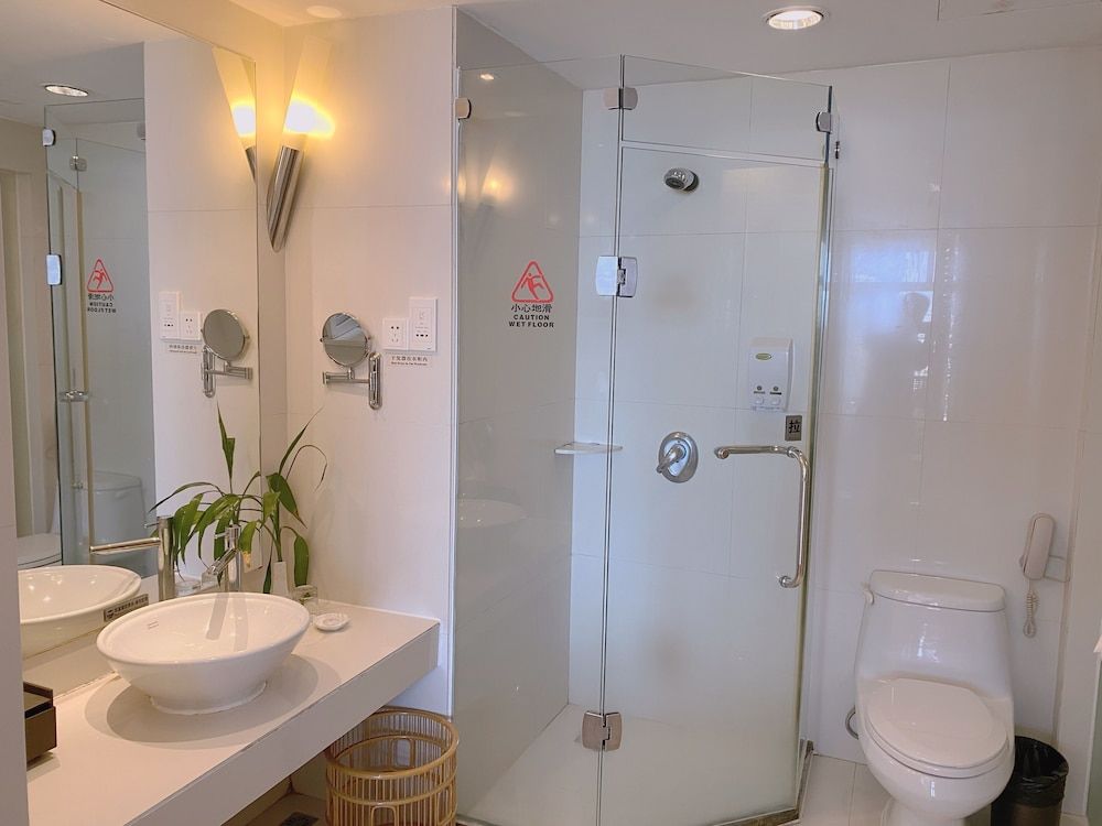 Waika Hotel Luxury Twin Room (business room main building) 4