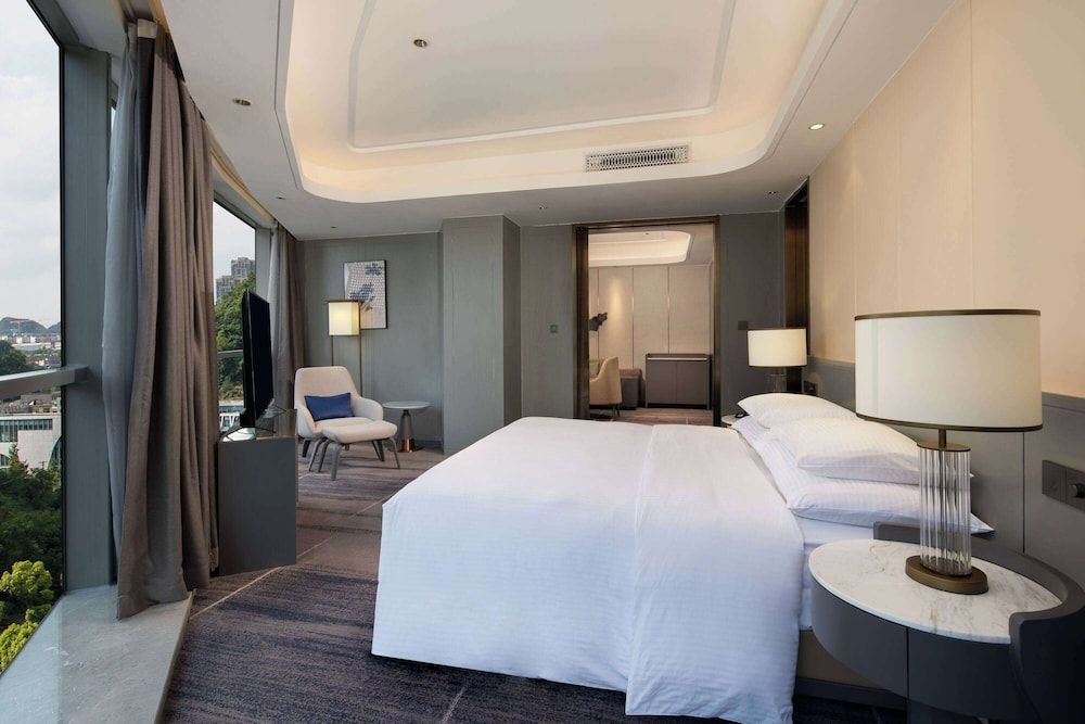 Deluxe Suite, 1 King Bed, Non Smoking