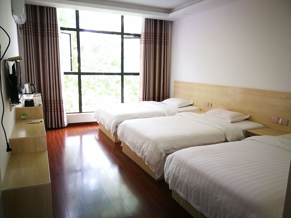 Design Triple Room with Lake View