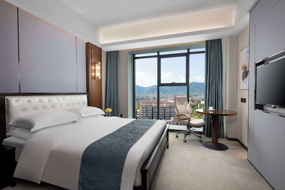 Business Suite, 1 King Bed, Non Smoking