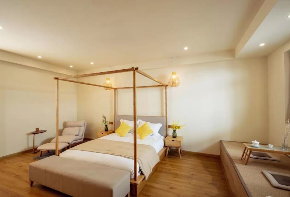 Double Room with Bathtub