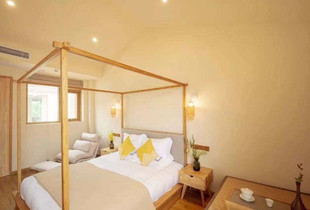 Double Room with Bathtub