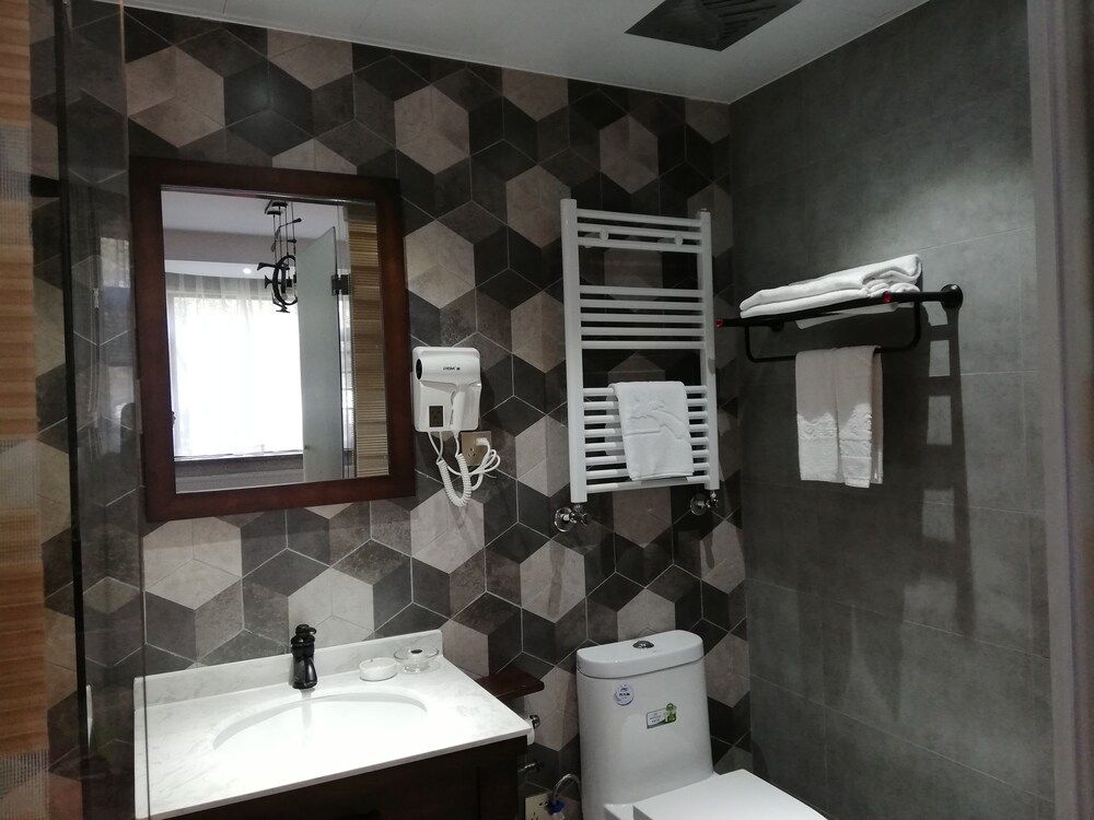 Ningbo Delson Green World Golf Resort Deluxe Twin Room 6