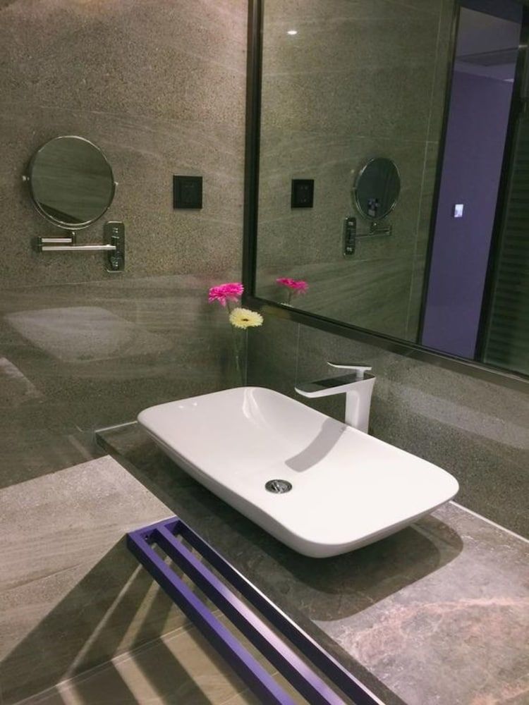 undefined Lifu Hotel - Wankel Jiang Tai Road Railway 7