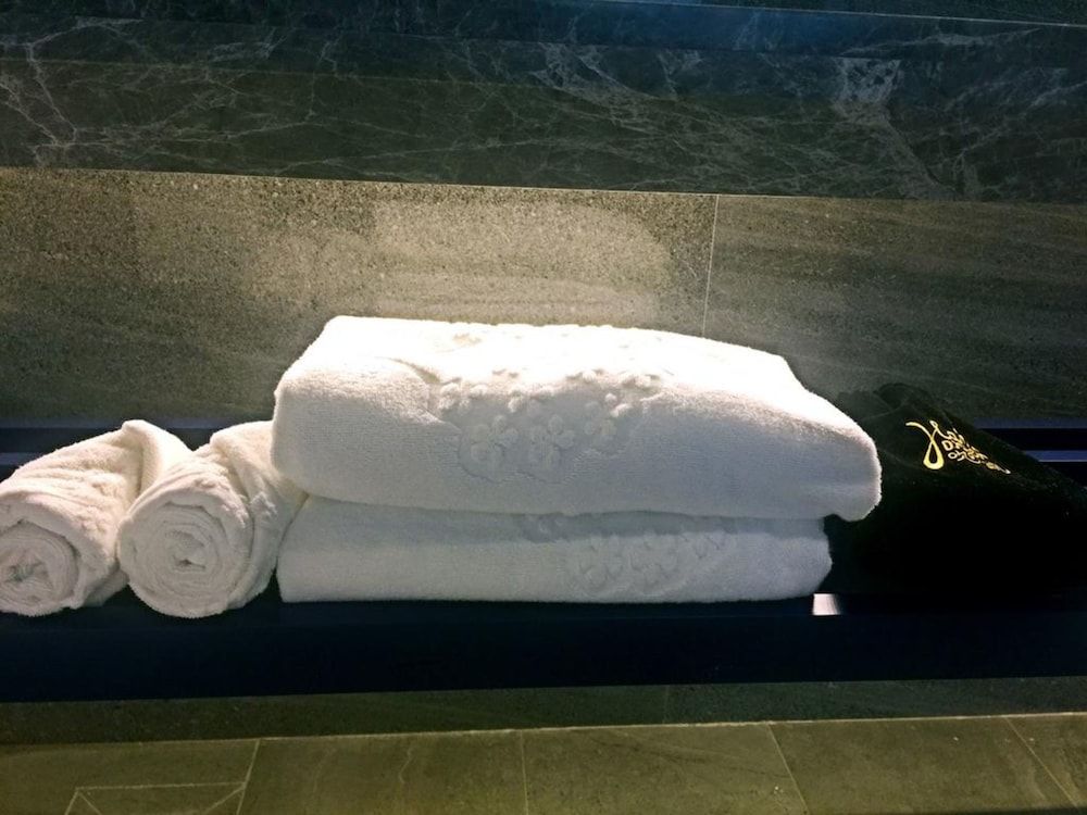 undefined Lifu Hotel - Wankel Jiang Tai Road Railway 5