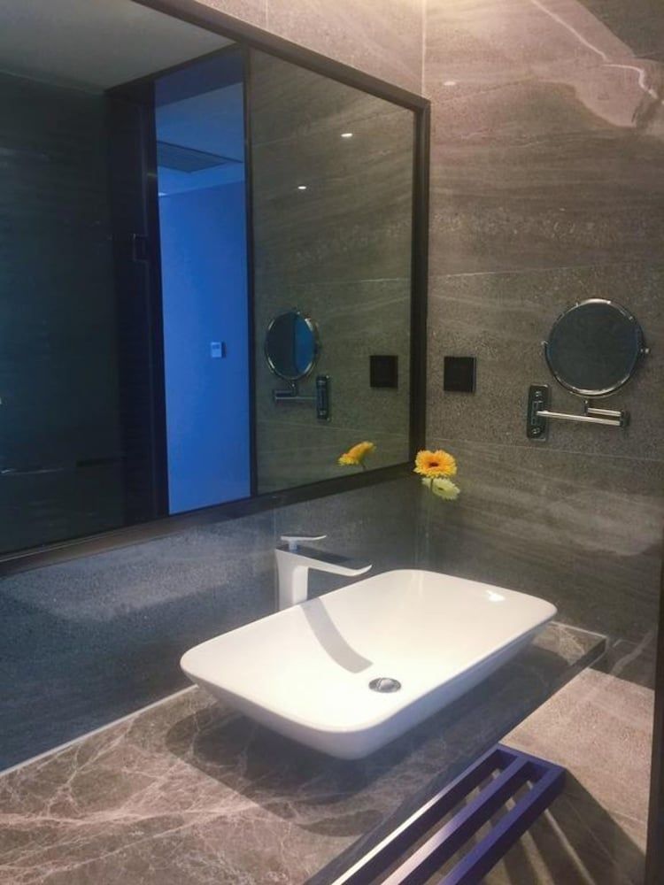 undefined Lifu Hotel - Wankel Jiang Tai Road Railway 8