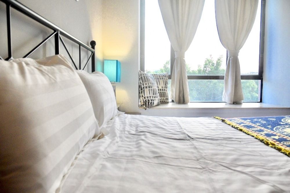 Design Suite, 2 Bedrooms, Kitchen, Garden View