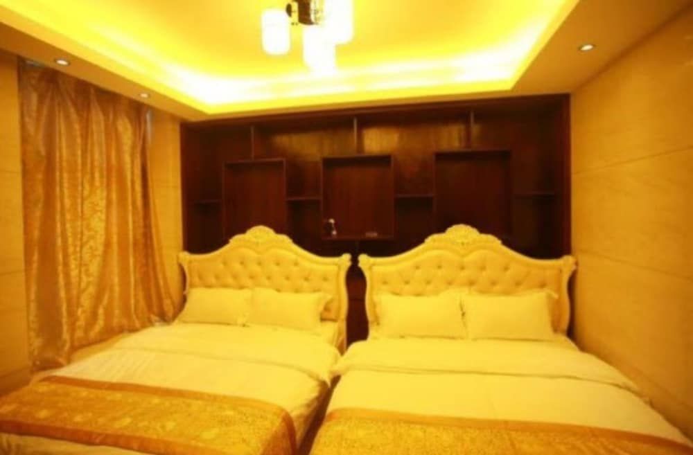 Moon River Yard Villa