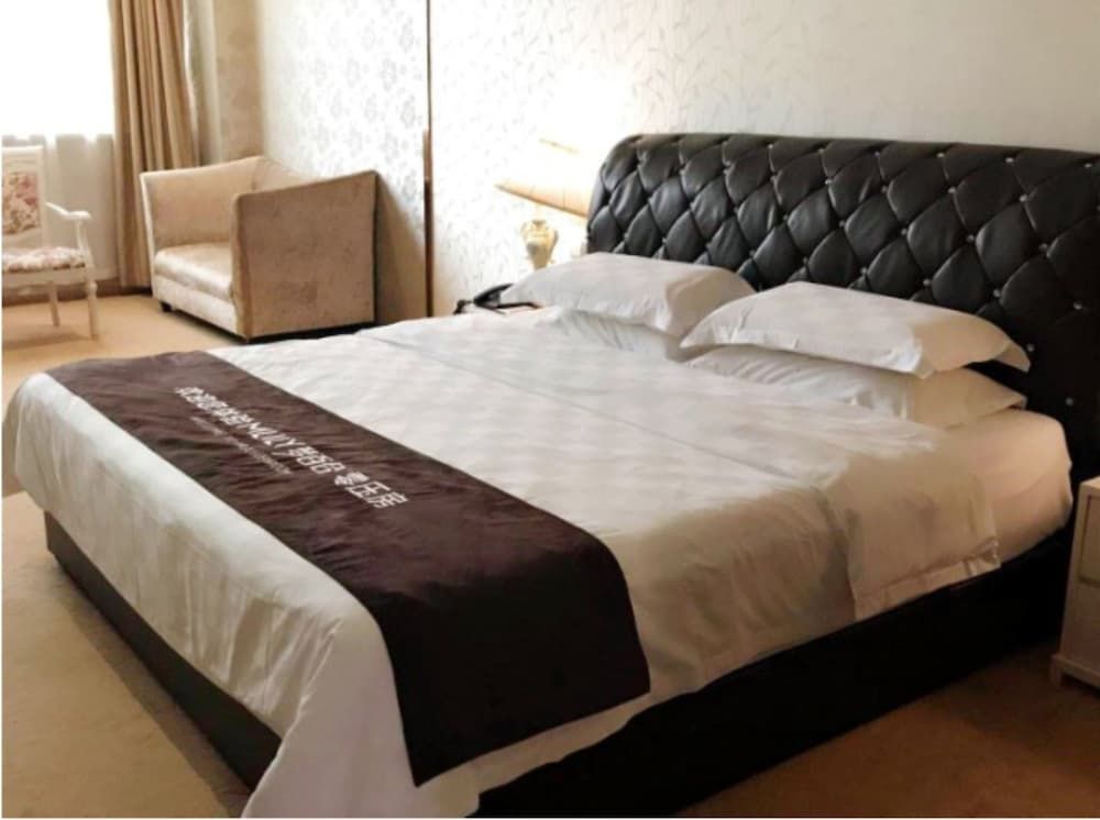 Karen Hotel Deluxe Double Room 2