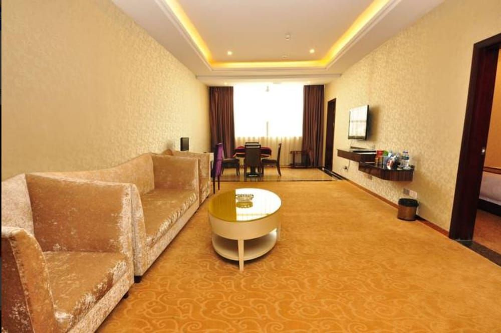 undefined Karen Hotel 7