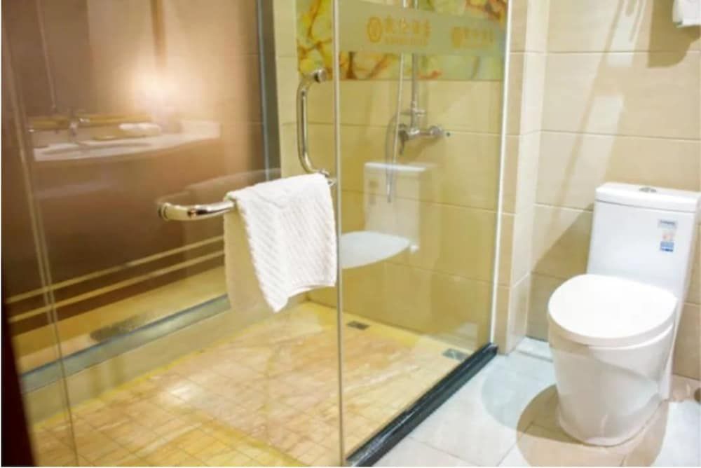 Karen Hotel Deluxe Twin Room 3