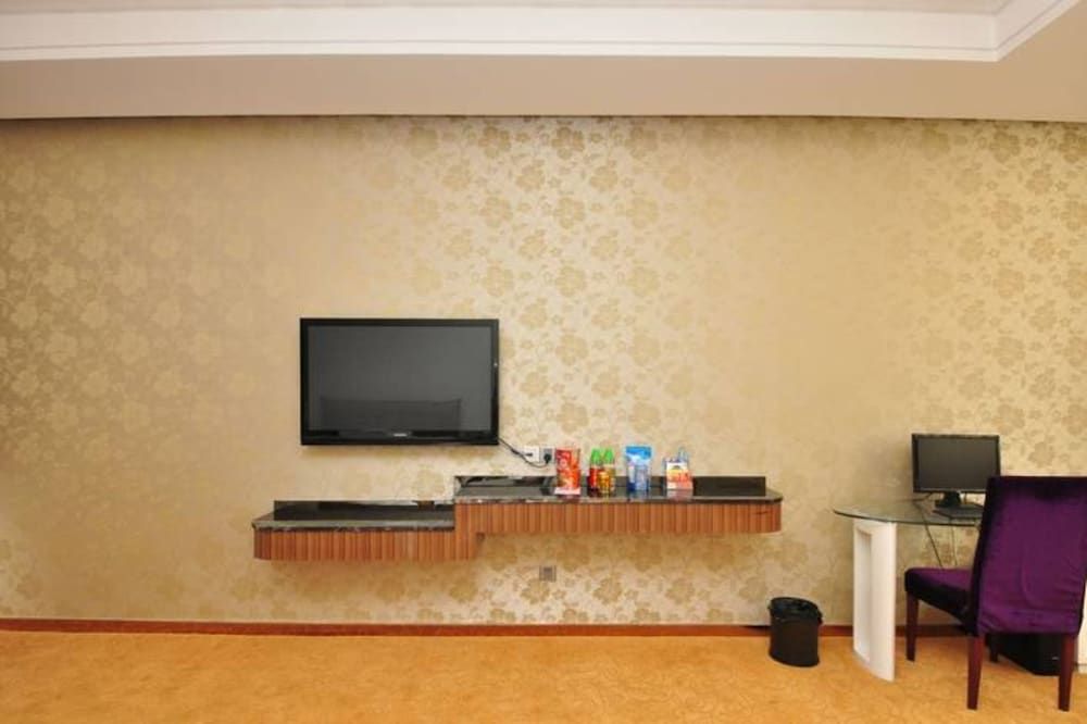 undefined Karen Hotel 9