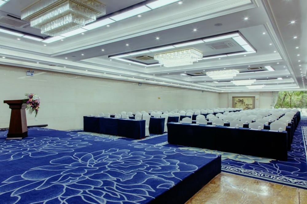 undefined Grand Villa Hotel 9