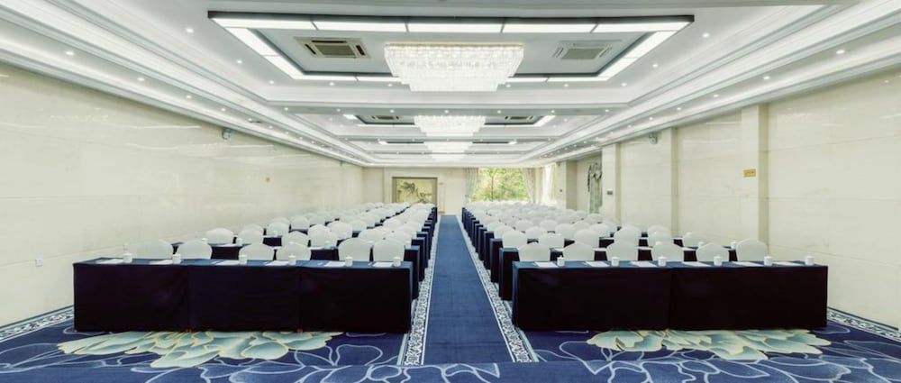 undefined Grand Villa Hotel 8