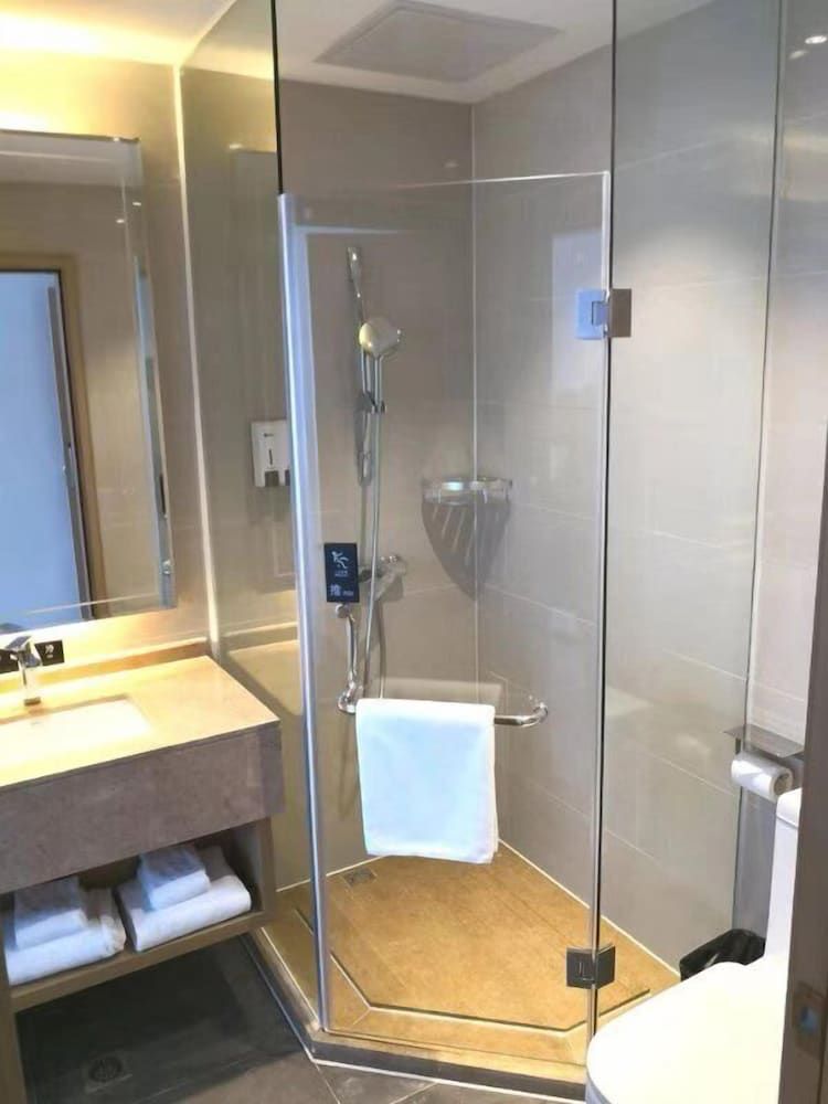 undefined City Comfort Inn-Liwan Shayong Station Branch 4