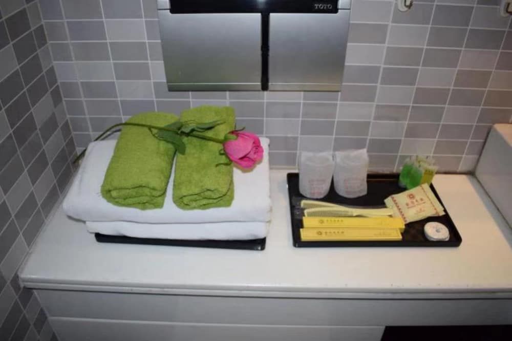 undefined Lingnaying Business Apartment 8