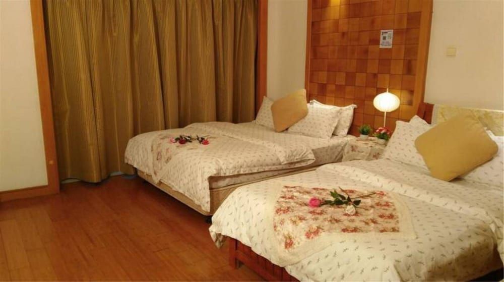 undefined Lingnaying Business Apartment 4