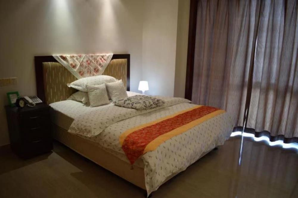 undefined Lingnaying Business Apartment 2