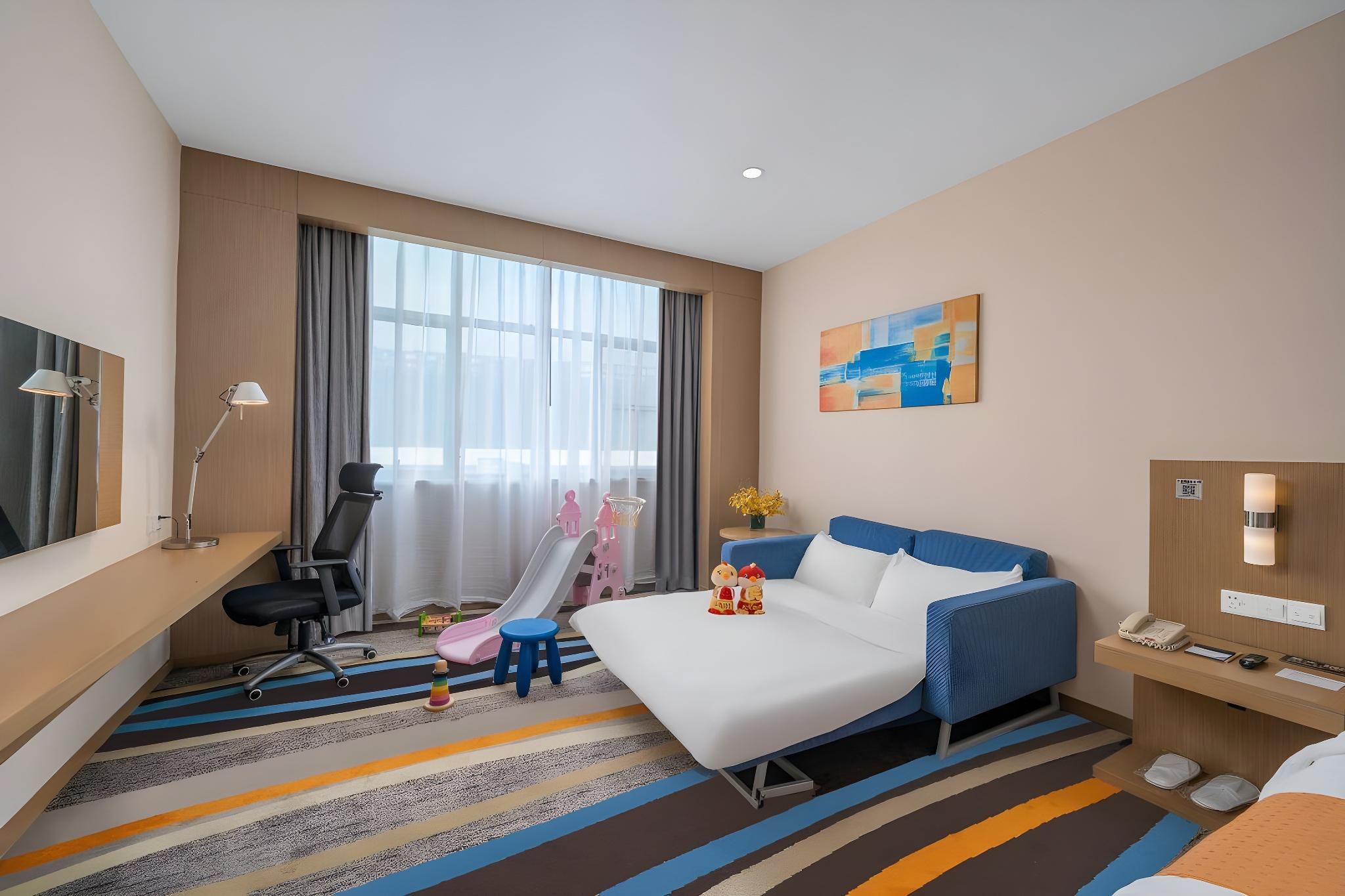 undefined City Holiday Hotel Guangzhou Baiyun Airport Renhe Metro Exit B 4