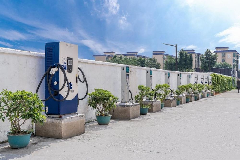 Electric vehicle charging station