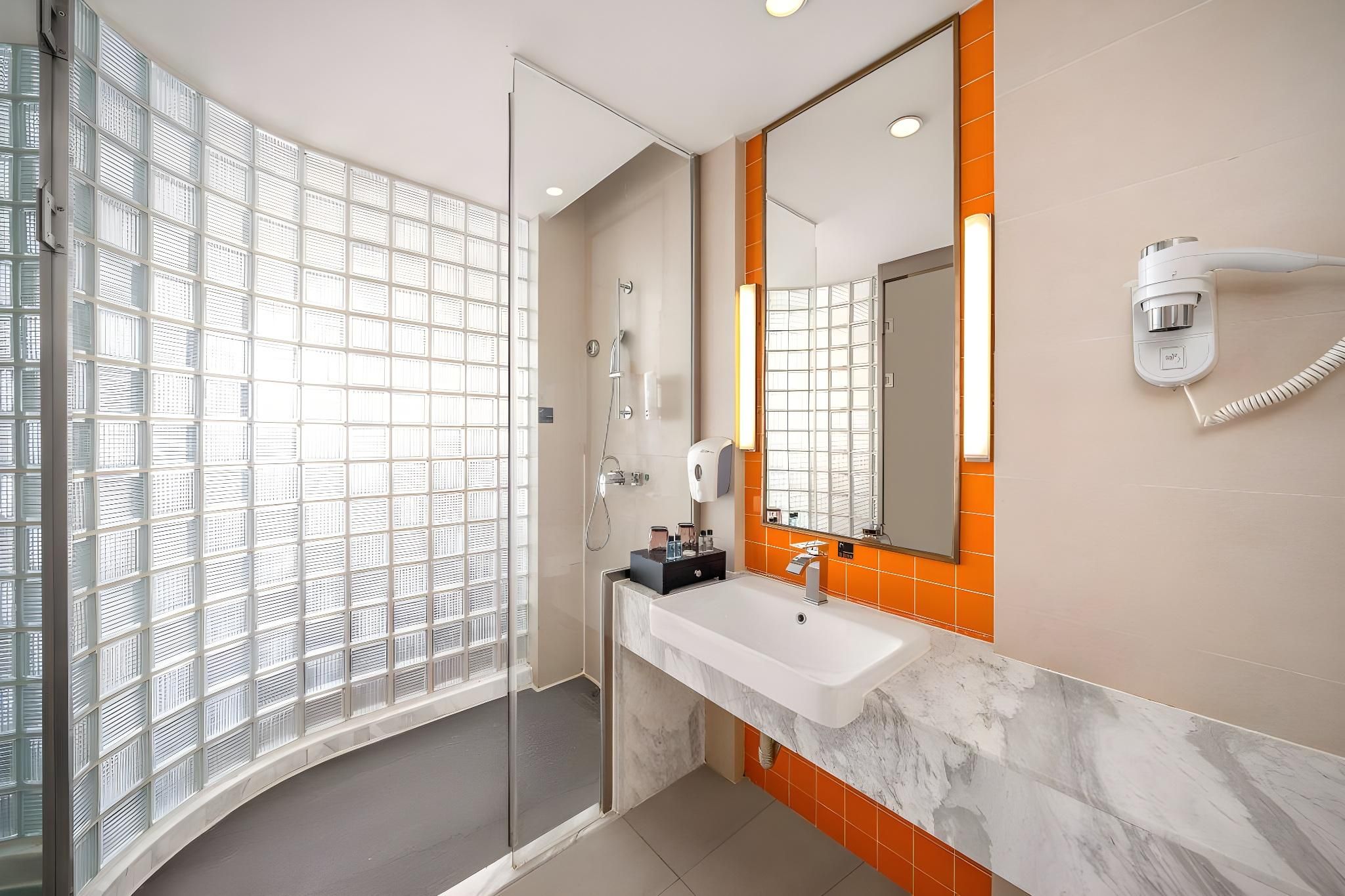 undefined City Holiday Hotel Guangzhou Baiyun Airport Renhe Metro Exit B 8