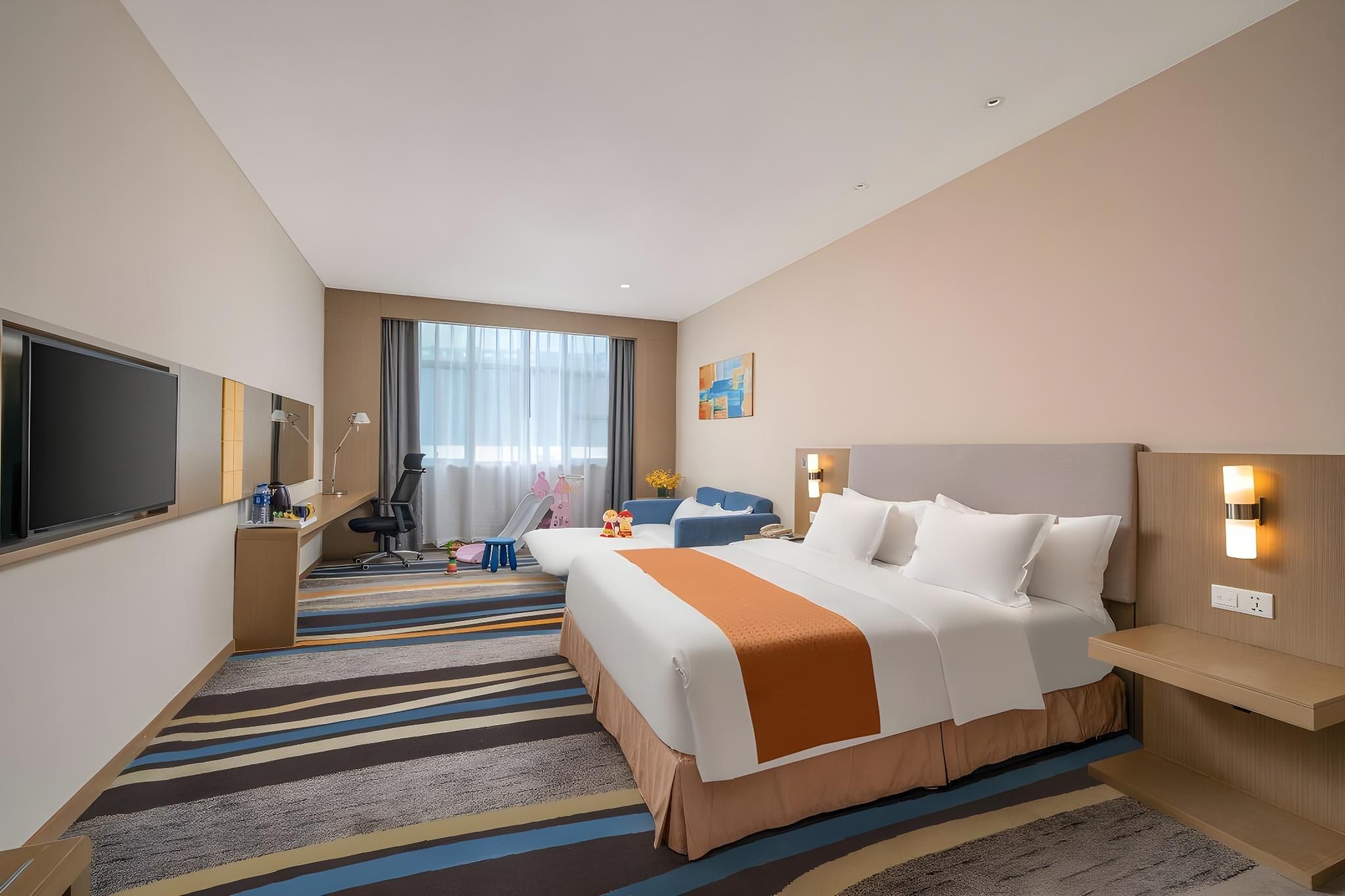 undefined City Holiday Hotel Guangzhou Baiyun Airport Renhe Metro Exit B 3
