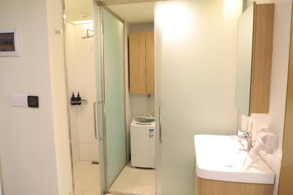 CJIA Apartment East Railway Station Deluxe Double Room 5