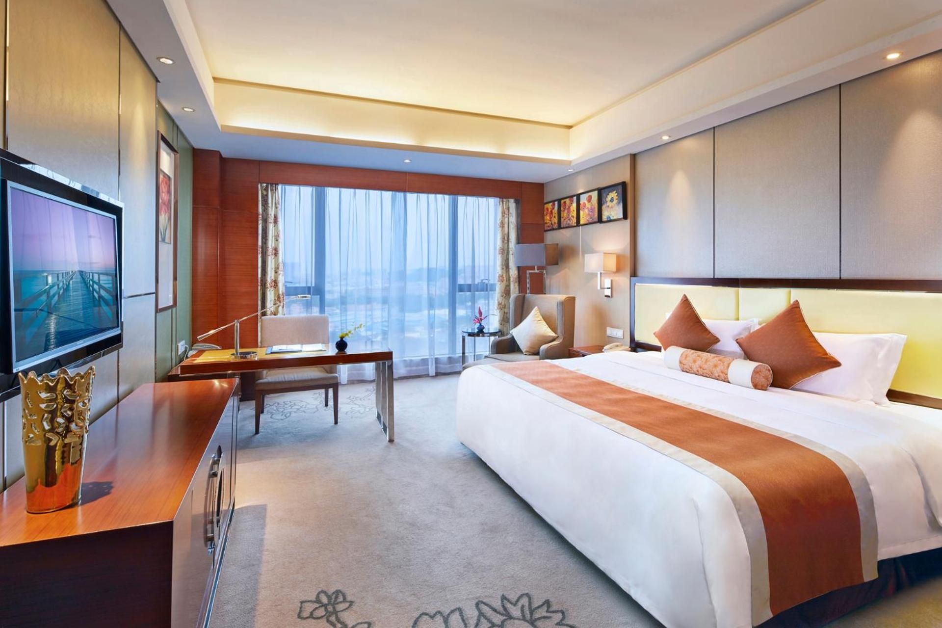 Standard king bed room (Close to the  elevator)