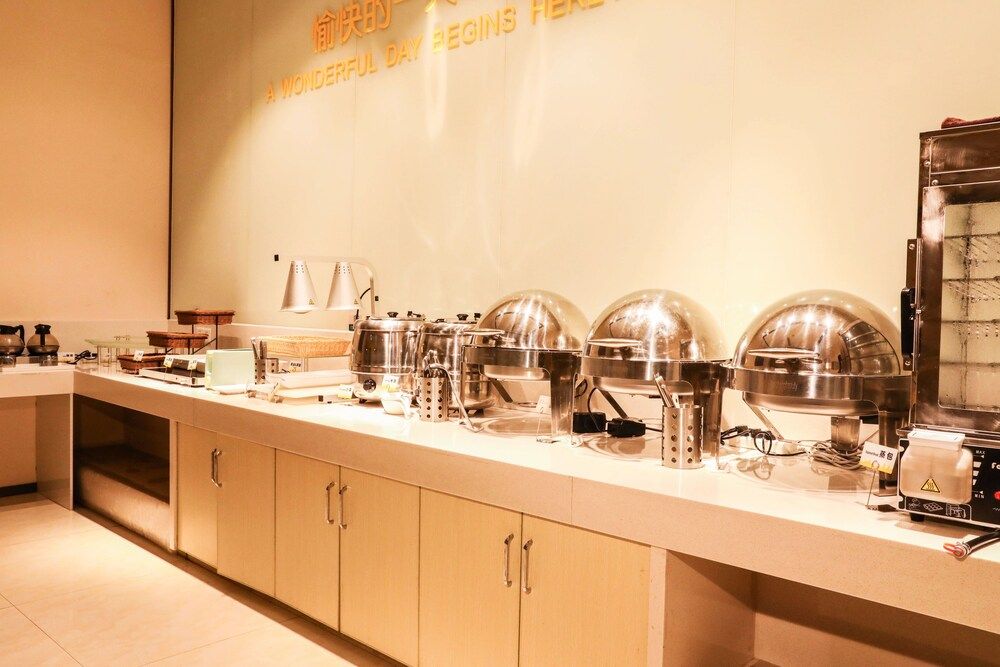 undefined CC INN Guangzhou RenHe Station 3