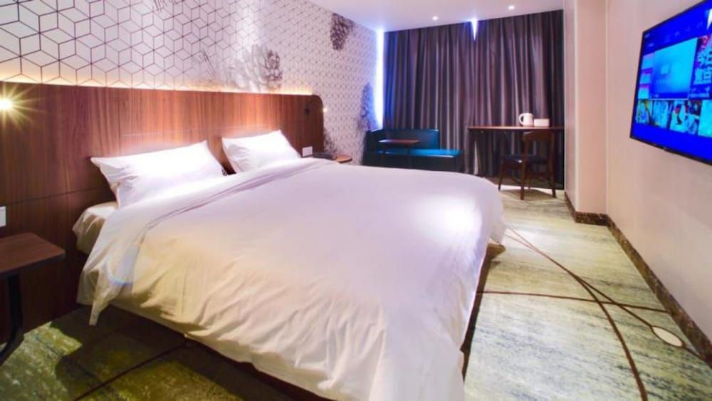undefined Guangzhou Pinecone & Huayi Select Hotel 10