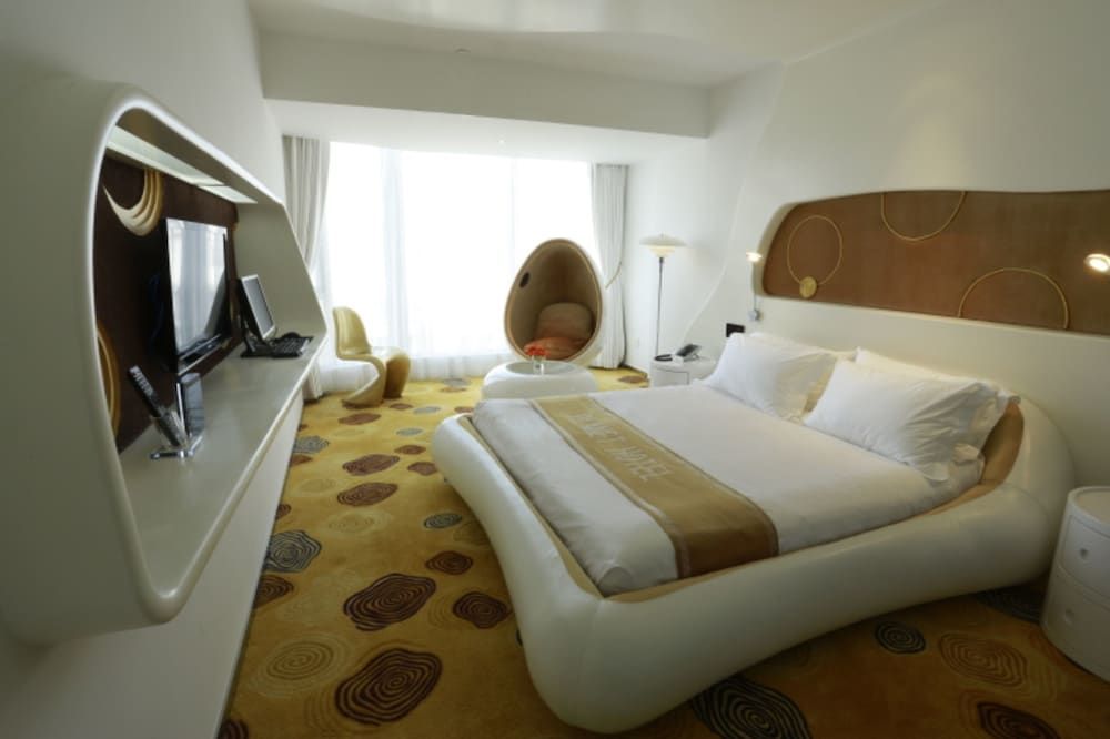 undefined Guangzhou Planet Hotel 9