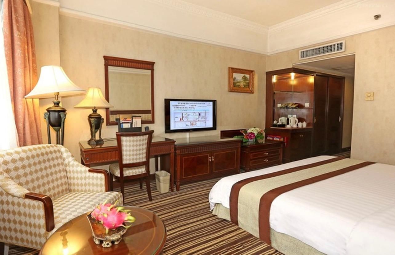 undefined Grand Palace Hotel 7