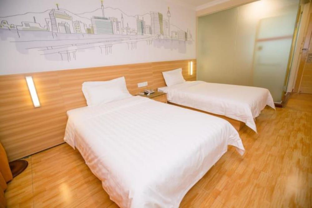 undefined Yimi Hotel Donghu Metro Station Branch 7