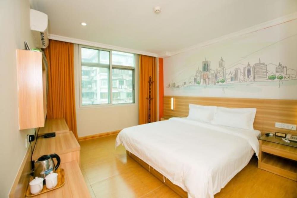 undefined Yimi Hotel Donghu Metro Station Branch 4