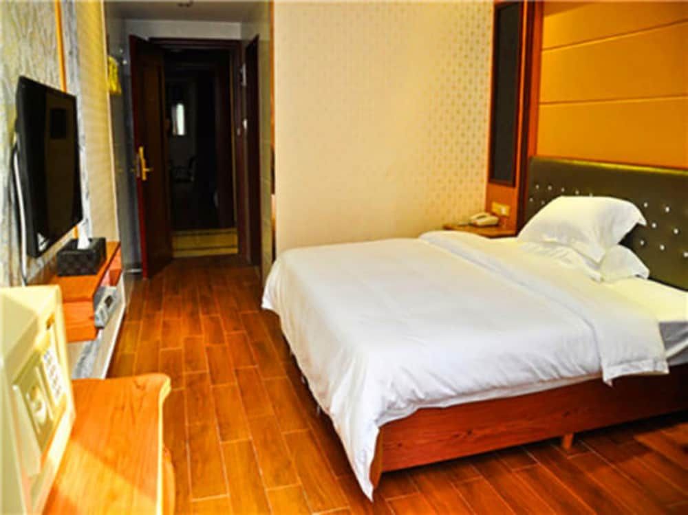 undefined Yimi Hotel Xichang Metro Station Branch 4