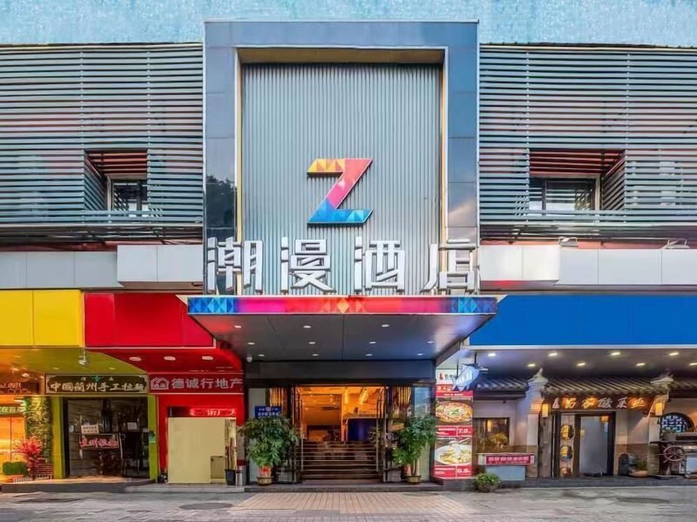 undefined Zmax Hotel 6