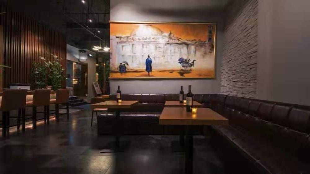 undefined De La Reine Bar & Spa Hotel Guangzhou 2